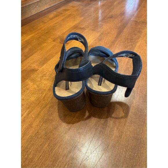 Woman’s Clarks collection leather , soft cushion, sandal size 9 1/2 - Picture 4 of 5